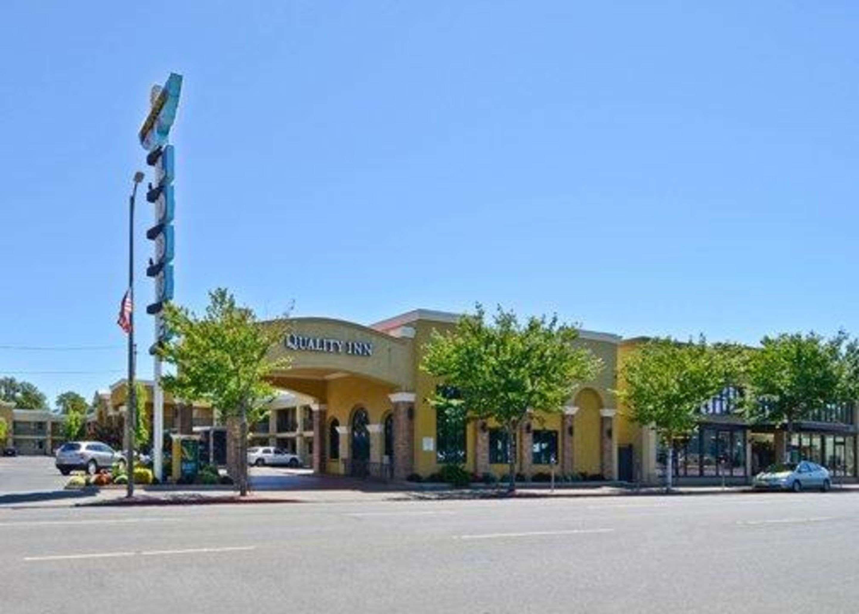 Quality Inn Near Chico State Exterior photo